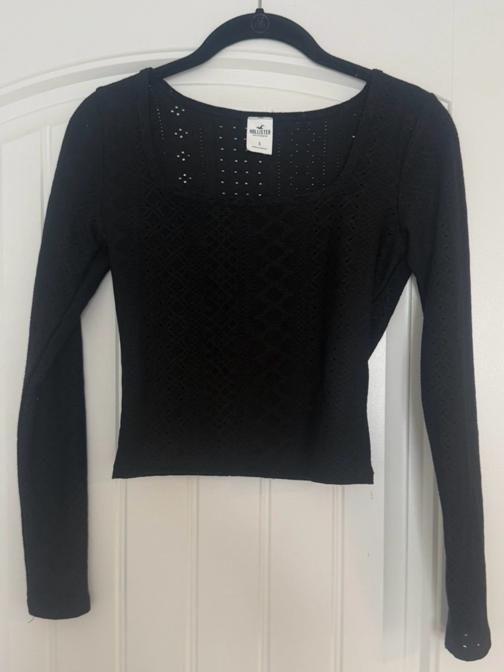 Hollister cropped black long sleeve top